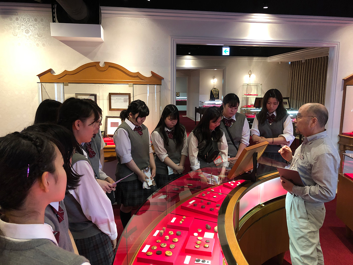 高校2年生フィールドワーク ボタン博物館見学
